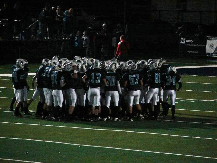 leopards-huddle-in-pre-game leopards-huddle-in-pre-game