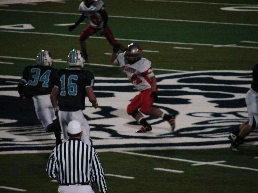 lucas-poyser-trying-to-avoid-defenders lucas-poyser-trying-to-avoid-defenders