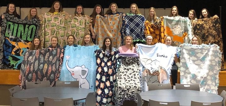 Louisville Girls Basketball Gives Back During the Holidays