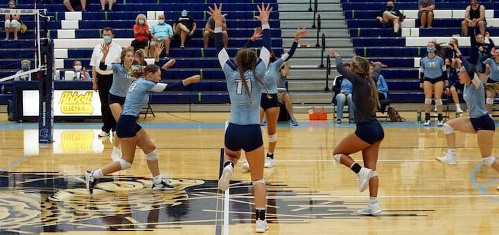 Louisville Leopards Volleyball Team Celebrating a Block 2020