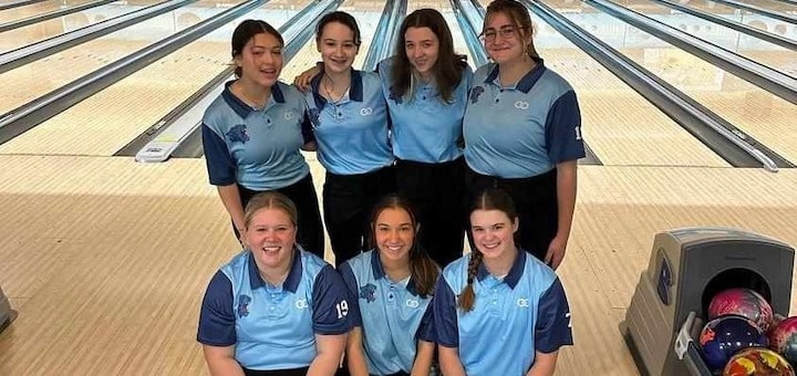 Louisville Leopards Girls Bowling Team at Early Bird Tournament 2023