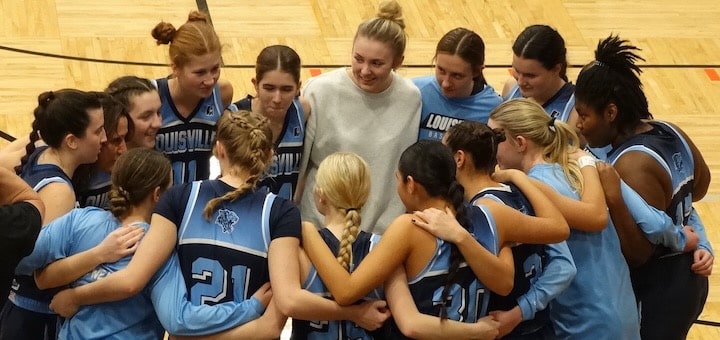 Louisville Leopards Girls Basketball Huddle at North Canton Hoover 2025